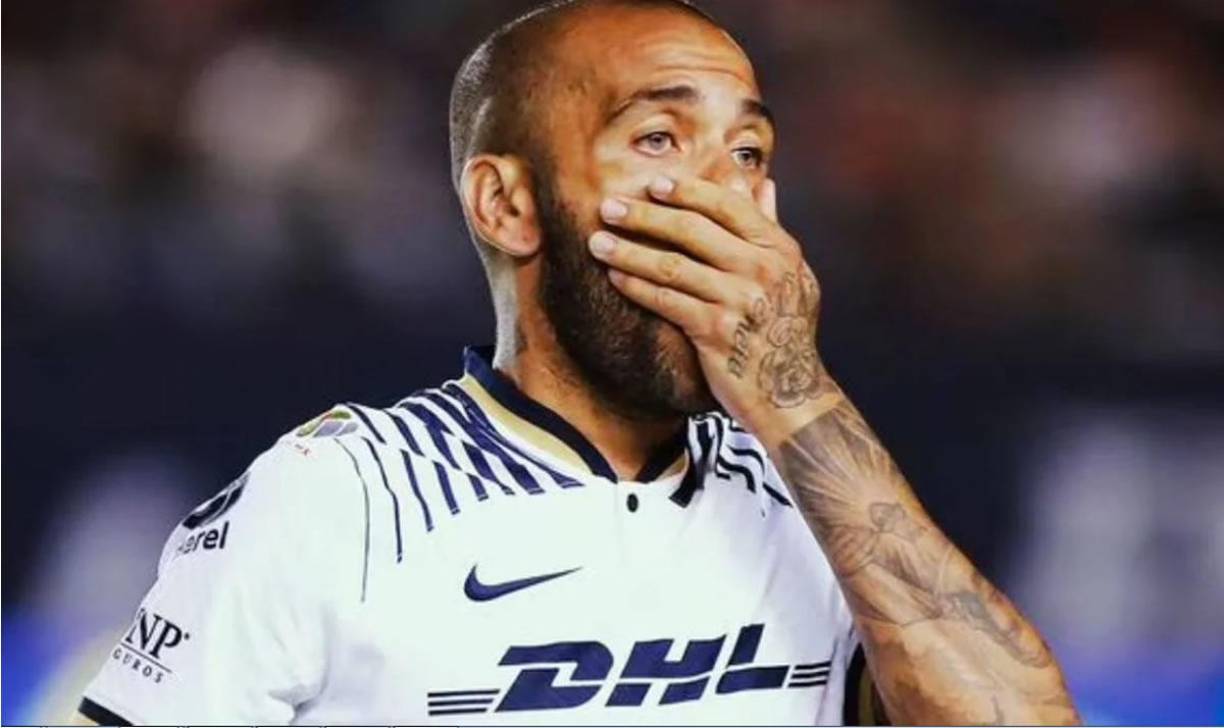 Otra de las cuestiones que, en opinión de la juez, no han variado desde que Alves ingresó en prisión es su riesgo de fuga, que sigue siendo el mismo teniendo en cuenta que el futbolista cuenta con doble nacionalidad española y brasileña, sin que existan convenios de extradición con su país de origen.