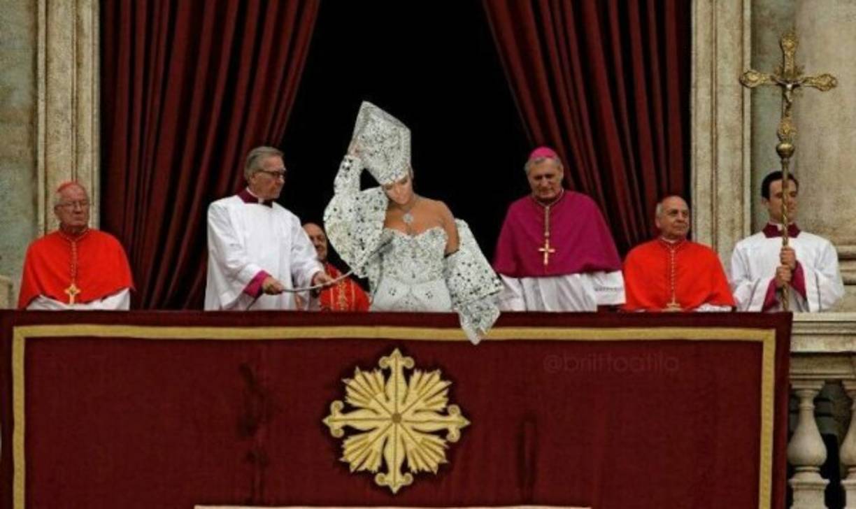 Rihanna recibió cientos de memes por su vestimenta.