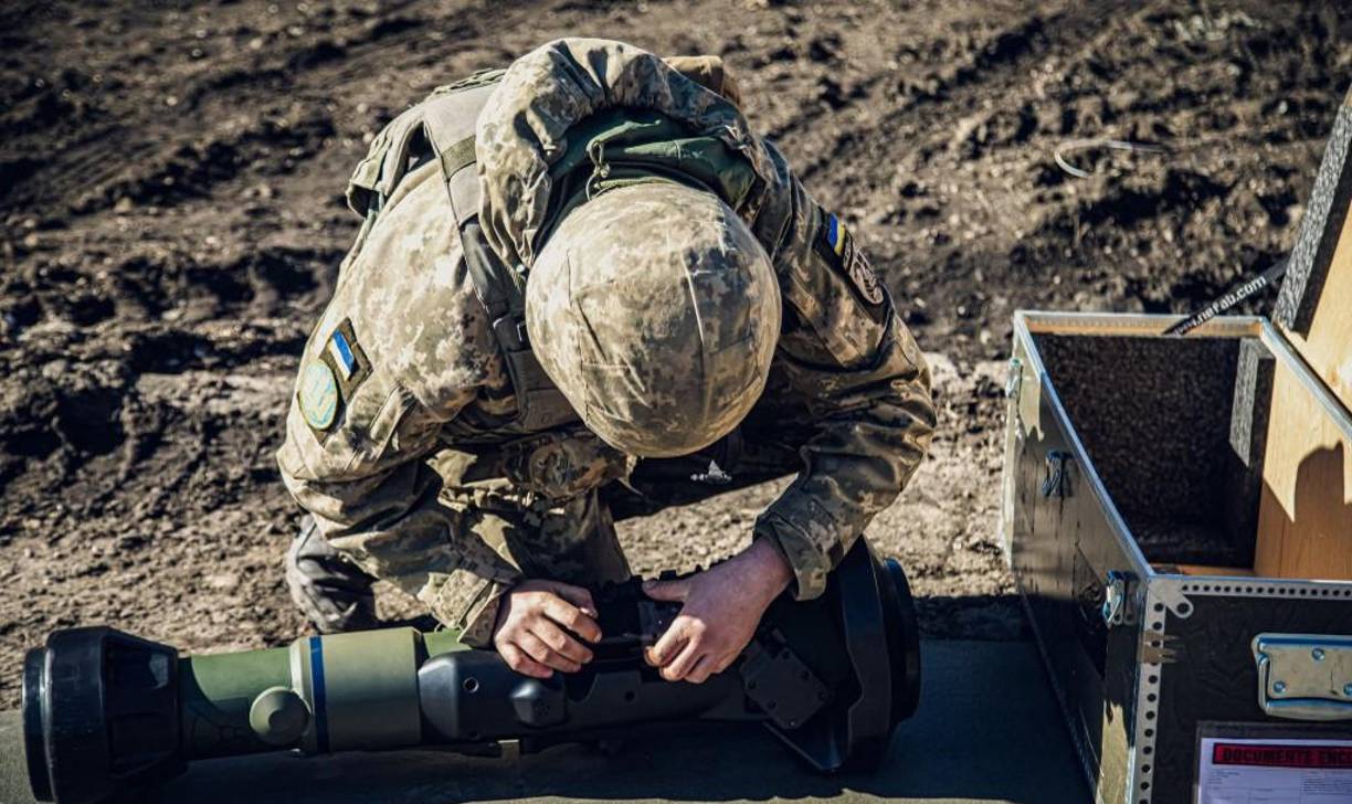 El fútbol está poniendo su grano de arena para ayudar a frenar invasión que inició Rusia en tierras ucranianas. Diferentes deportistas han decidido defender a Ucrania y en las últimas horas un portero ha decidido hacerse a un lado del fútbol.
