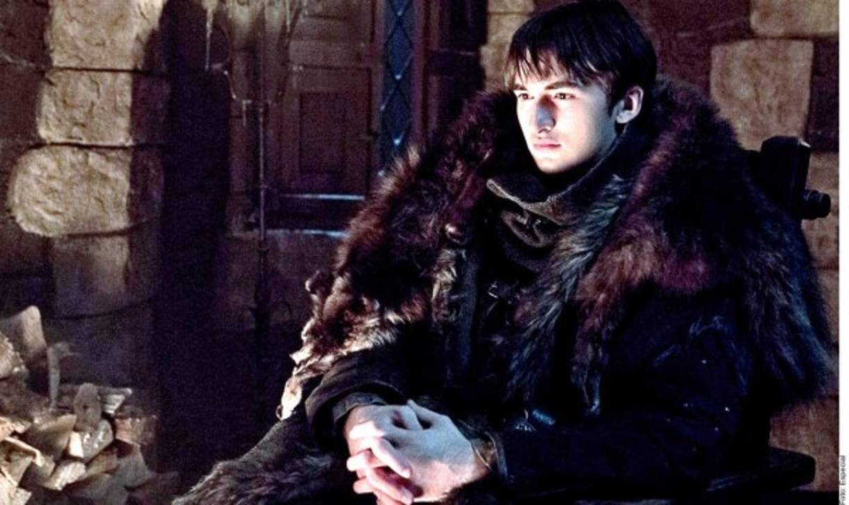 Bran Stark (Isaac Hempstead Wright) <br/><br/>Debido a sus habilidades como el Three-Eyed Raven es uno de los personajes más misteriosos y despierta teorías que afirman que él es el 'Night King' o que durante un viaje al pasado construyó The Wall.<br/><br/>Sabe la verdadera identidad de Jon Snow, pero es Samwell Tarly, quien le revela que Rhaegar Targaryen y Lyanna Stark contrajeron matrimonio, por lo que él es el heredero legítimo al trono.<br/>