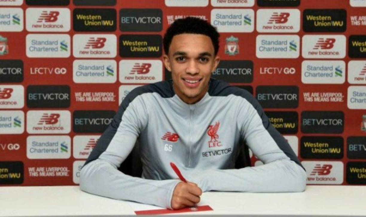 OFICIAL: El Liverpool anuncia la renovación del lateral derecho inglés, Alexander Arnold hasta junio del 2024.