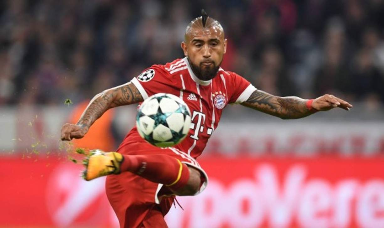 El Bayern Múnich no venderá a Arturo Vidal. Así lo ha asegurado el entrenador del equipo, Juup Heynckes, quien ha negado que haya habido oferta por parte del Chelsea al delantero chileno. Heynckes ha dicho que el club bávaro no venderá a nadie antes de que finalice la temporada.