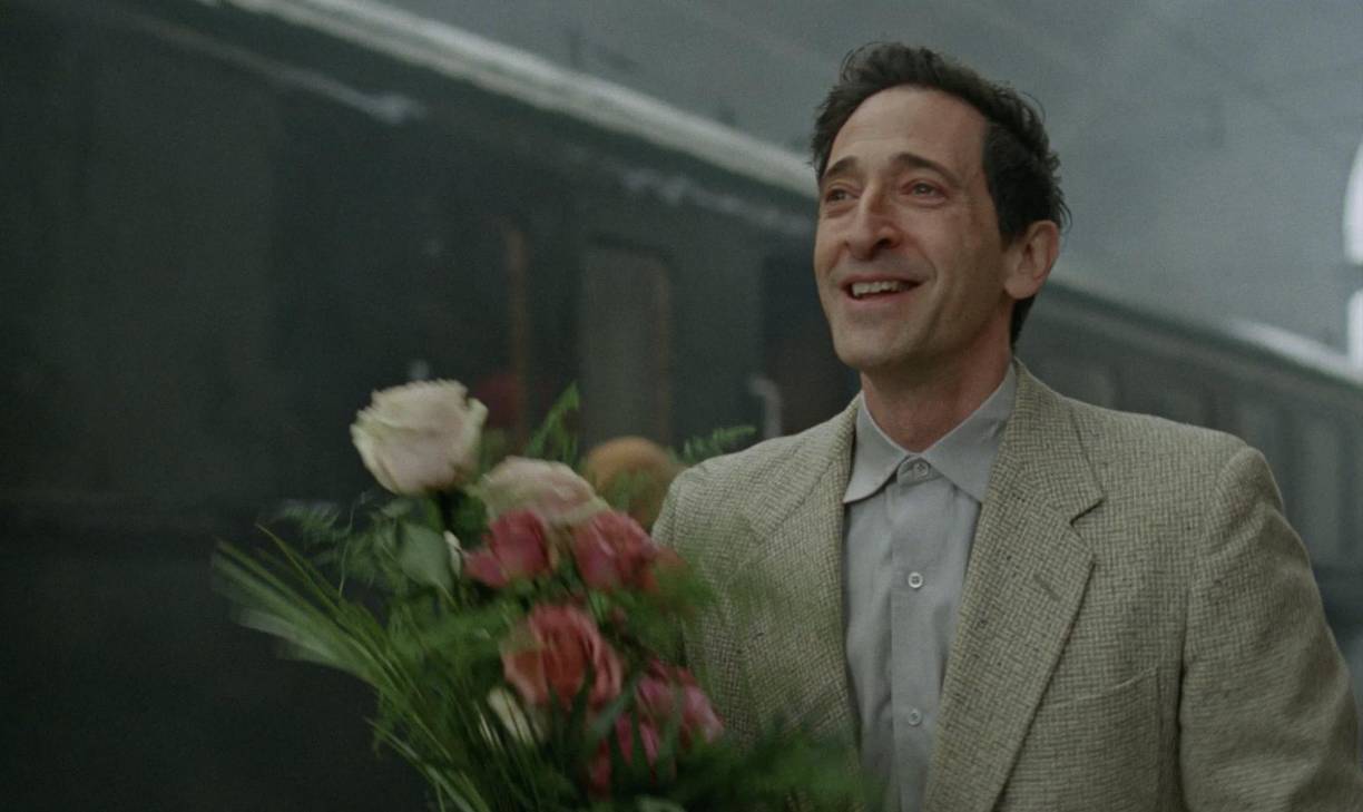 O ‘The Brutalist’, una de las películas de las que más se habló en la Mostra de Venecia, donde se llevó el premio a mejor director para Brady Corbet, por un filme protagonizado por Adrian Brody y Felicity Jones que cuenta la historia de un arquitecto judeohúngaro que escapa del Holocausto y se exilia en Estados Unidos.