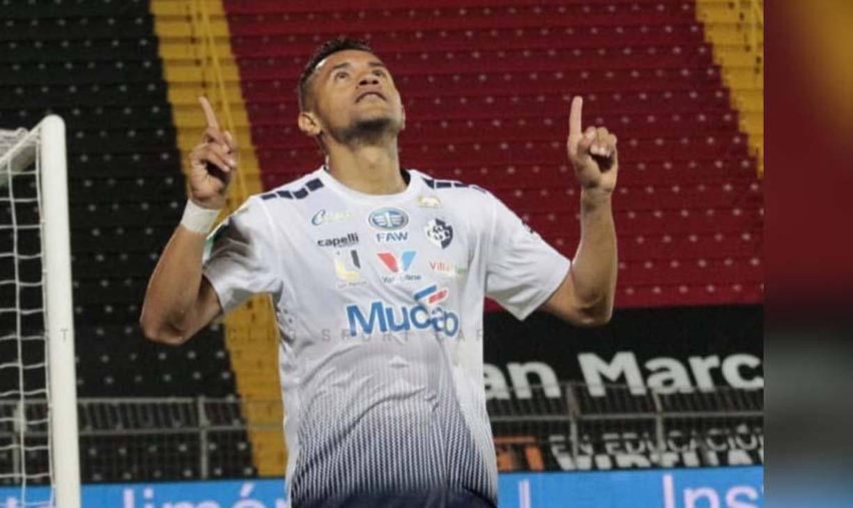 Roger Rojas: El delantero del Cartaginés de Costa Rica es uno de los legionarios bloqueados y podría formar parte de la convocatoria.