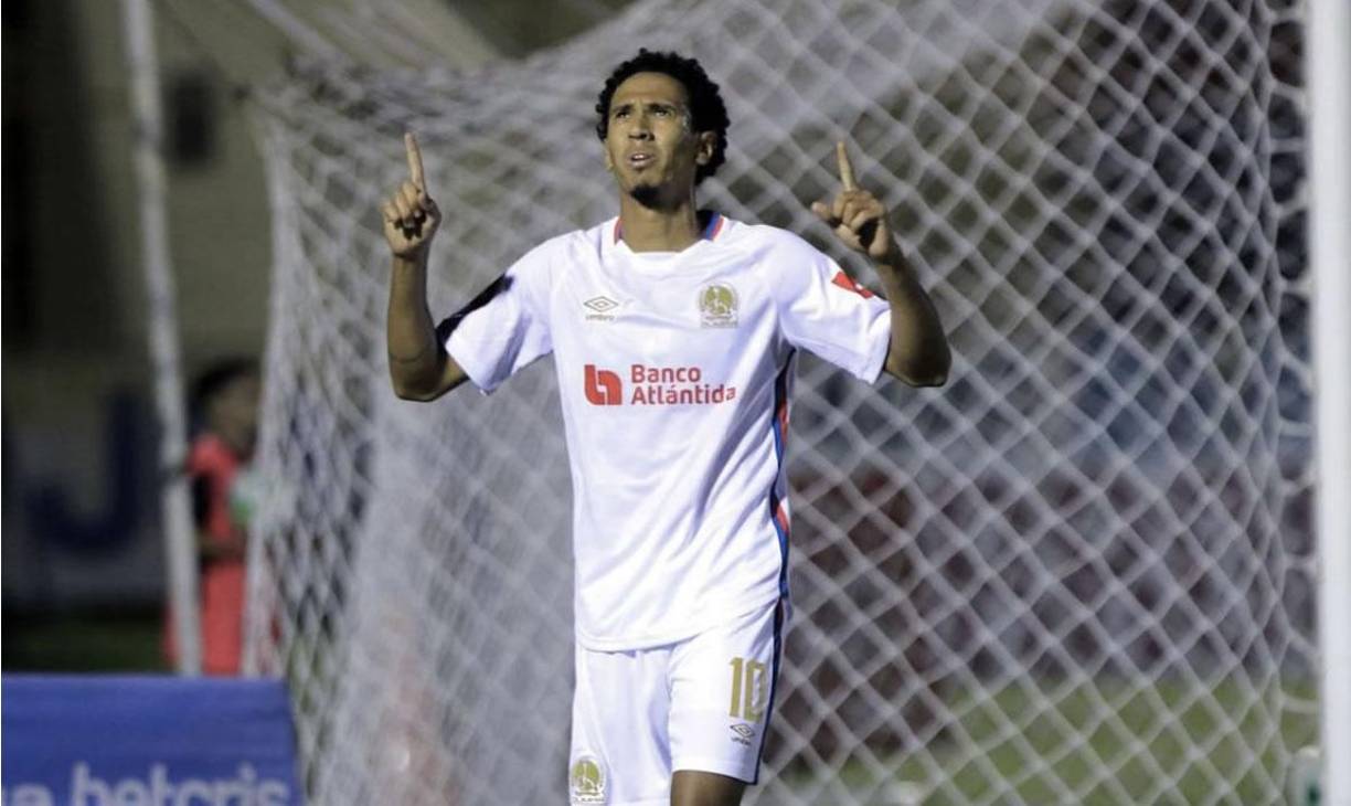 El “10” brasileño permaneció cuatro torneos, pero solo fue titular en 16 de sus 45 partidos y apenas anotó tres goles. Se fue al final del reciente Clausura 2023/2024.