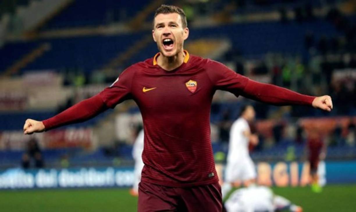 Edin Dzeko es el refuerzo elegido por el Chelsea, pero las negociaciones con la Roma no están siendo fáciles y, según la prensa inglesa, los blues han puesto fecha límite: si no se concreta el traspaso este lunes, irán a por Giroud.