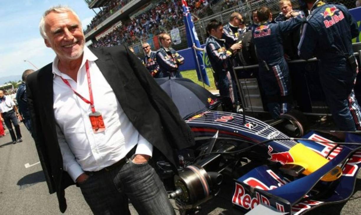3. Dietrich Mateschitz: $18.9 billones de dólares - El multimillonario austriaco es el cofundador de la compañía de bebidas energéticas Red Bull y ha invertido mucho en el deporte es propietario de los New York Red Bulls, RB Leipzig, RB Salzburg (fútbol), Red Bull Racing, Red Bull Toro Rosso Honda (ambos F1).