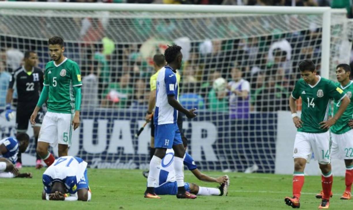 Honduras logró su pase a la Hexagonal al empatar 0-0 en el Azteca ante México. Los mexicanos han sido cuestionados tras su juego.
