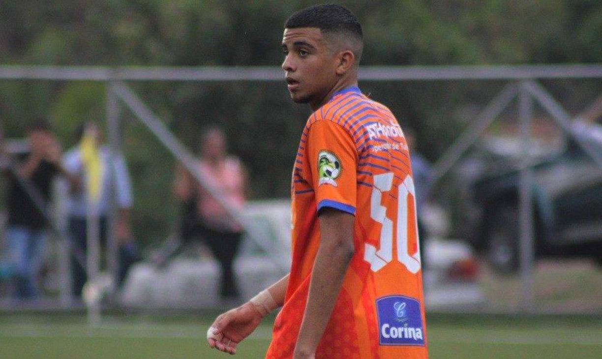 Babington López, volante de Lobos UPN.