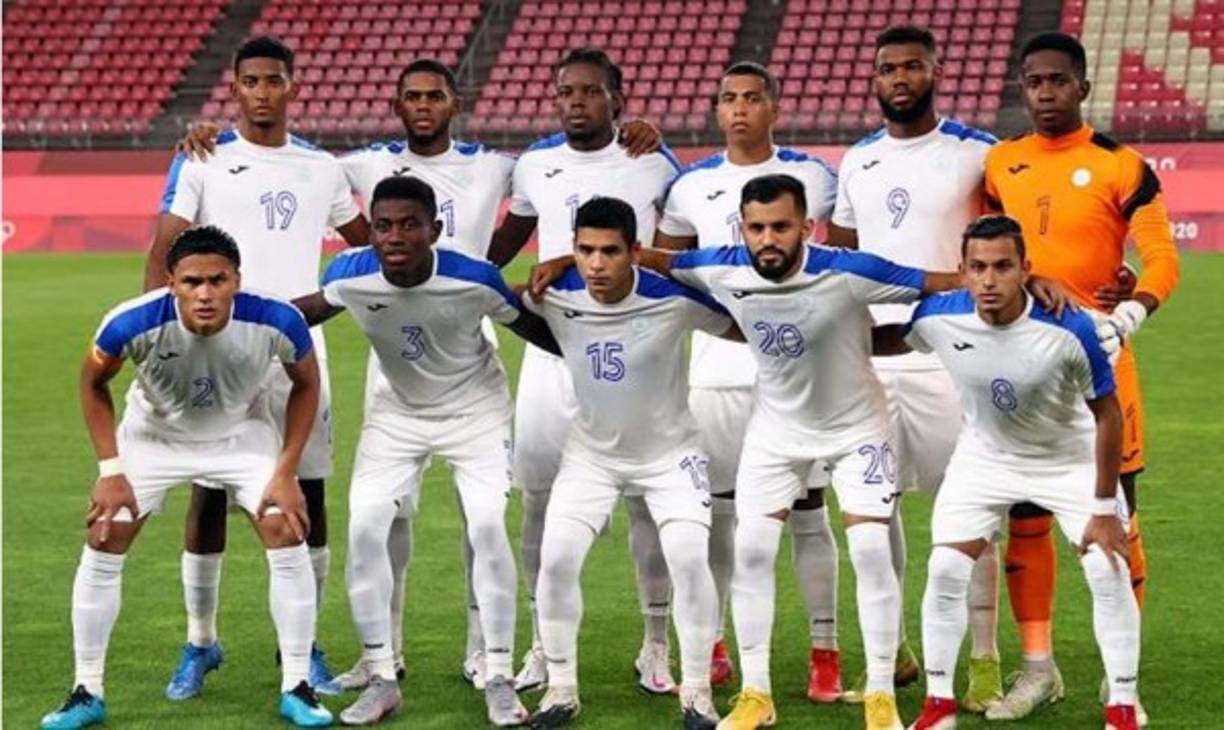 El 11 titular de Honduras para el debut en Tokio: Alex Güity, Elvin Casildo, José García, Denil Maldonado, Wesly Decas, Carlos Pineda, Jorge Álvarez, Rigoberto Rivas, Edwin Rodríguez, Douglas Martínez y Jorge Benguché.