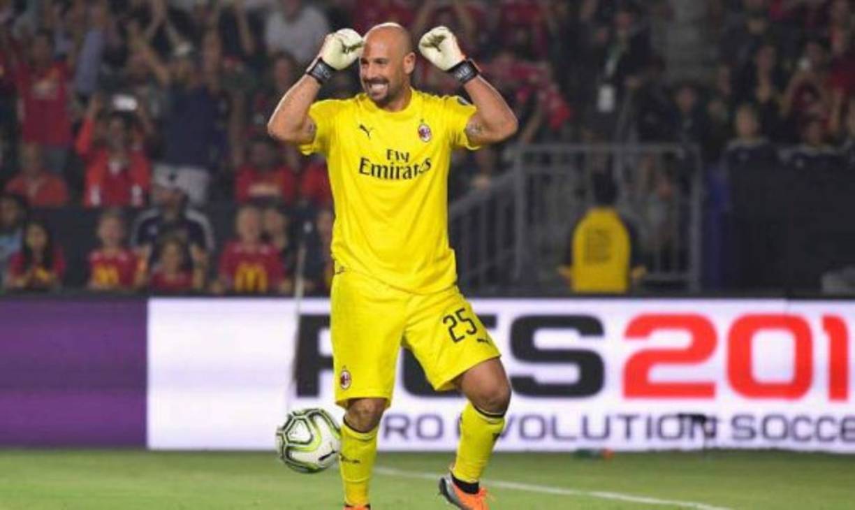 Pepe Reina: El arquero español de 37 años de edad es otro de los que ha sonado para recalar al Real Madrid tras una posible salida de Keylor Navas. Milita en el AC Milan.
