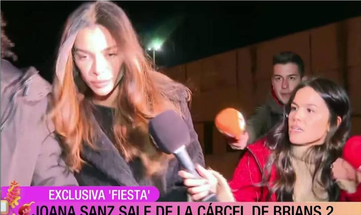 A su salida de la cárcel, la modelo canaria se mostraba muy afectada y su rostro reflejaba claramente la tristeza que le invade en estos momentos.