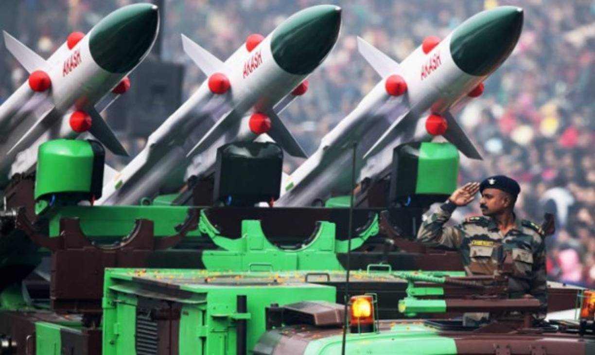 5. India tiene uno de los ejércitos más grandes del planeta. Con más de 1 millón de soldados y 6 mil tanques, se espera que se convierta en la cuarto país más poderoso en 2020. Cuenta con 15 submarinos y casi dos mil aeronaves de guerra.