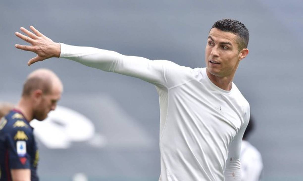 Decepcionado por los resultados en la Champions, CR7 ha pedido una serie de refuerzos de primer nivel que le puedan ayudar en su objetivo de luchar por todo la próxima temporada. Foto EFE.