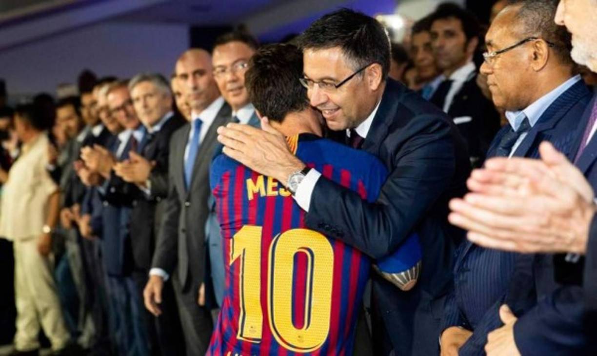 Josep Maria Bartomeu, presidente del Barcelona, está dispuesto a renunciar si Lionel Messi cambia de opinión y decide quedarse en el Barça, según ha publicado TV3. El mandatario no quiere ser un obstáculo para que el '10' continúe de azulgrana y cumpla su contrato, que expira en 2021, por lo que daría un paso al lado si el futbolista se compromete públicamente a no irse del equipo culé.