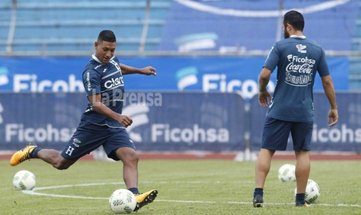 Bryan Acosta procedente de España es otro de los que se presentó a entrenar.