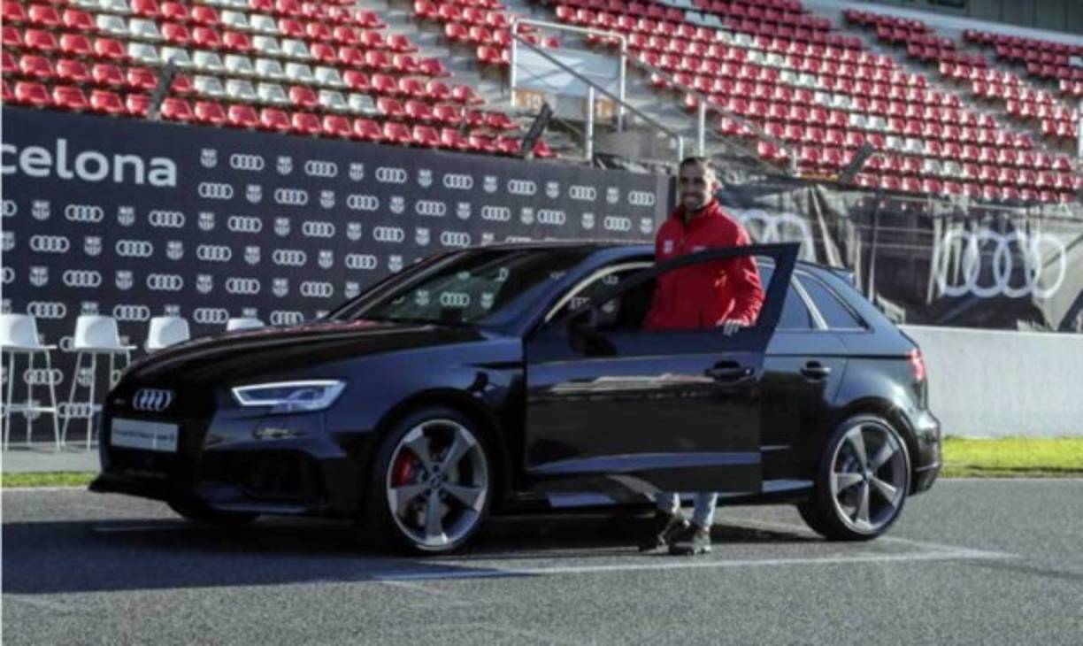 Paco Alcácer / RS 3 Sportback Negro Pantera. 400 CV (63.460 euros). El delantero prefirió un modelo más compacto como el RS 3 Sportback.