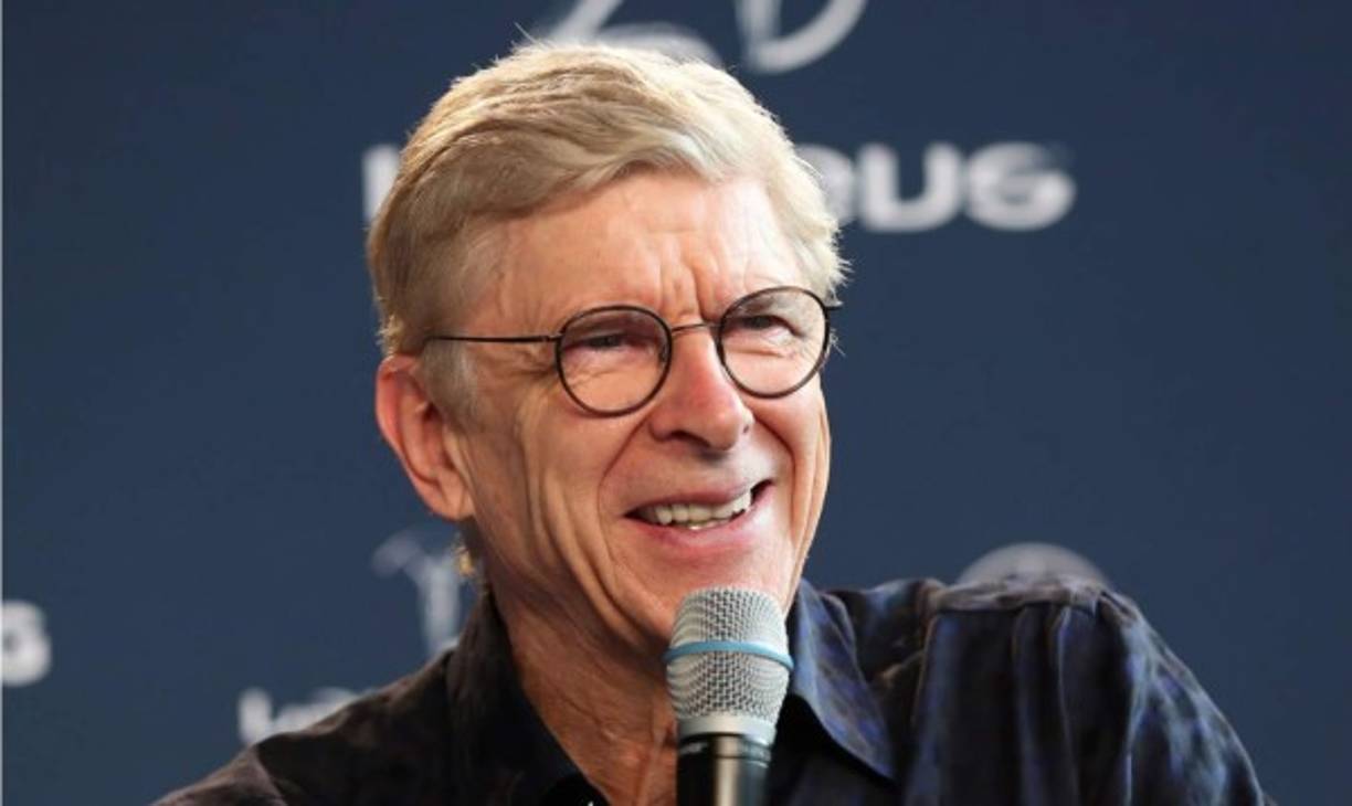 Según el Daily Mirror, el entrenador francés Arsene Wenger está planteándose volver a los banquillos como seleccionador de Suiza.