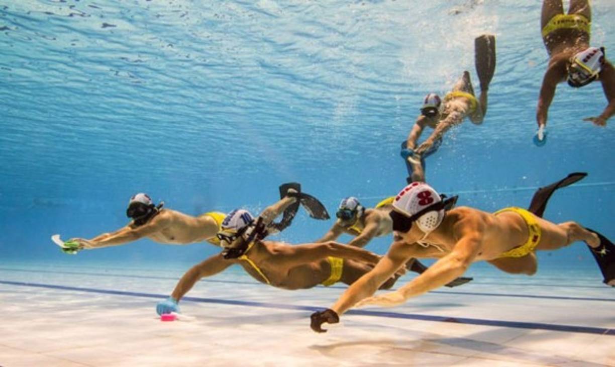 HOCKEY SUBACUÁTICO<br/>Los deportes acuáticos son muy divertidos y más si se juegan bajo el agua. La idea es la misma que en las versiones sobre hielo o hierba, meter el disco en la meta contraria.<br/>Aunque se juega bajo el agua te alegrará saber que se puede salir a respirar cada vez que se necesite.