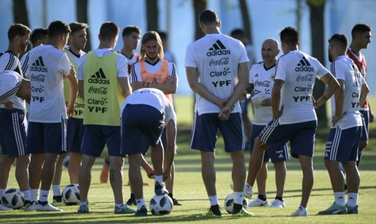 La Selección Nacional de Argentina cerró su participación para enfrentar este sábado a Francia en el duelo de octavos de final del Mundial de Rusia 2018. Medios argentinos han revelado el 11 titular con el que saldrá el equipo argentino para la batalla ante los franceses.