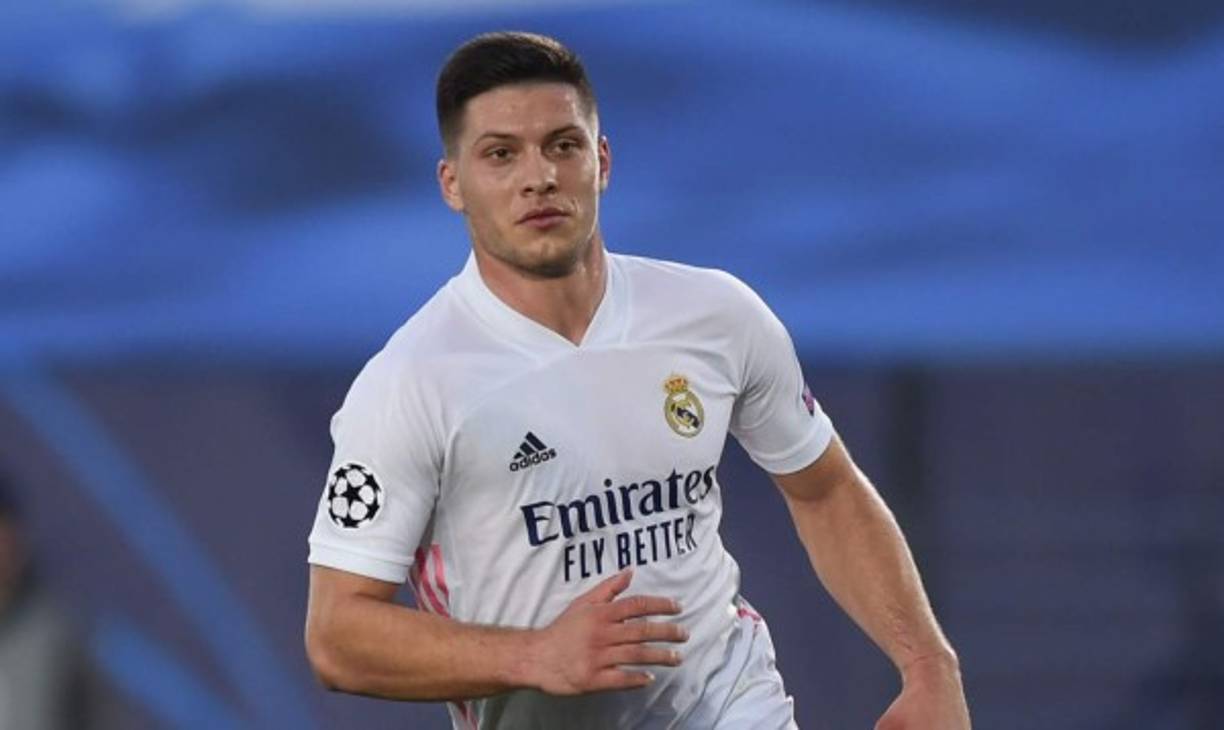 La Gazzetta dello Sport señala que el Inter de Milán también tiene en mente ir en busca de Luka Jovic, una vez se concrete la salida de Romelu Lukaku rumbo al Chelsea. En el diario Marca cuentan que el jugador serbio desea una nueva oportunidad en el club blanco y aunque el Real Madrid pretende hacer caja con él, no forzaría su salida del Bernabéu.