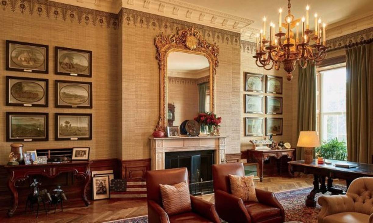 La Sala del Tratado, donde Obama lee sus documentos importantes, fueron decorados con una variedad de obras de arte moderno y contemporáneo, así como con imágenes familiares.