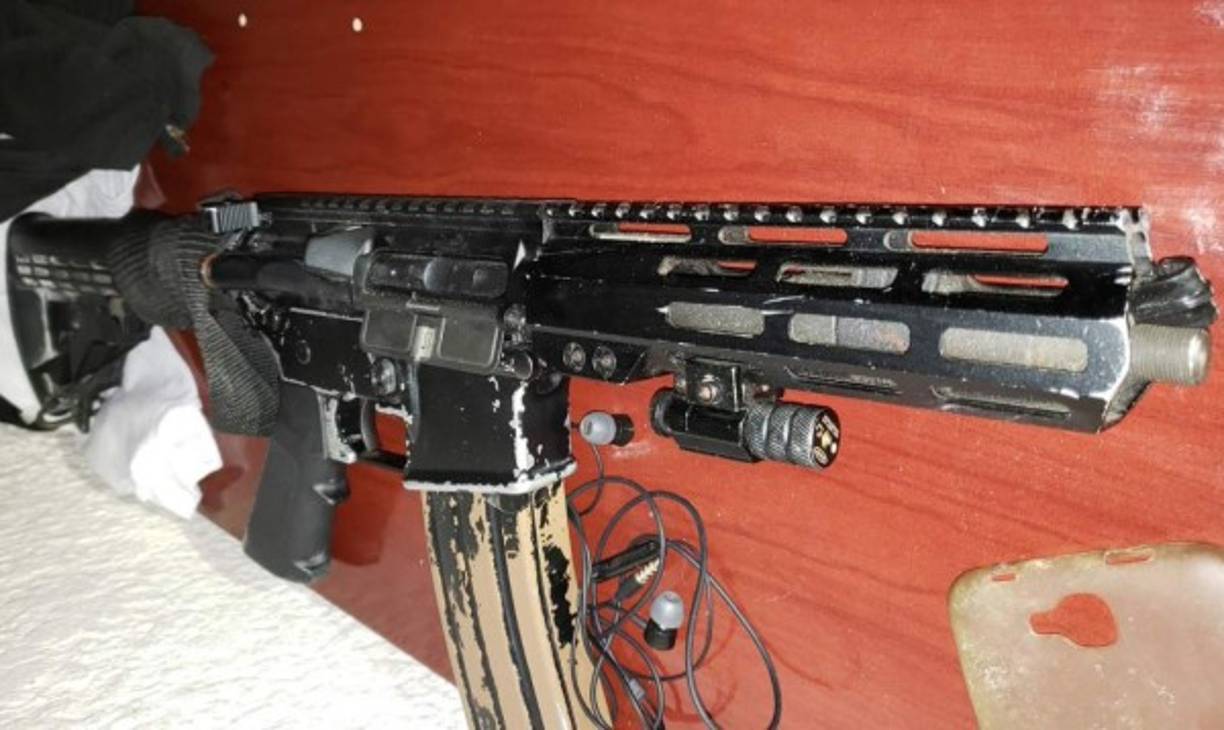 Una de las armas decomisadas a “El Ricardito”, quien fue detenido junto a otras 10 cómplices.