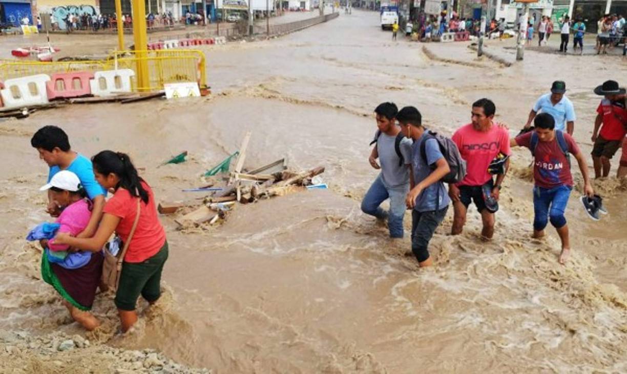 Este año, Perú sufrió el peor episodio del fenónemo denominado 'El niño costero' que dejó más de 85 personas muertas. <br/><br/>Según el reporte del Sistema de Información Nacional para la Respuesta y Rehabilitación - SINPAD, se reportaron 111,283 damnificados; 672,892 afectados y 85 fallecidos. Han colapsado 13.072 viviendas y 153.829 están afectadas.
