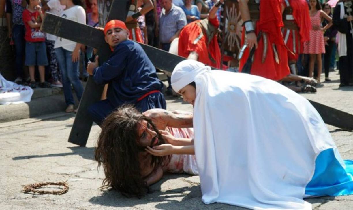 La representación teatral de la Pasión y Muerte de Jesús hace de esta celebración una de las producciones artísticas más grandes de Honduras.