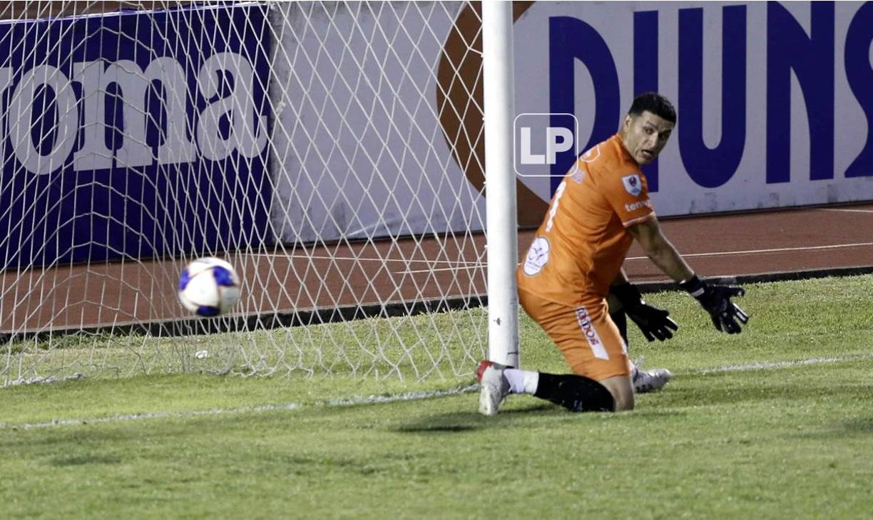A Harold Fonseca se le fue de las manos el disparo de Odín Ramos en el cuarto gol del Marathón.