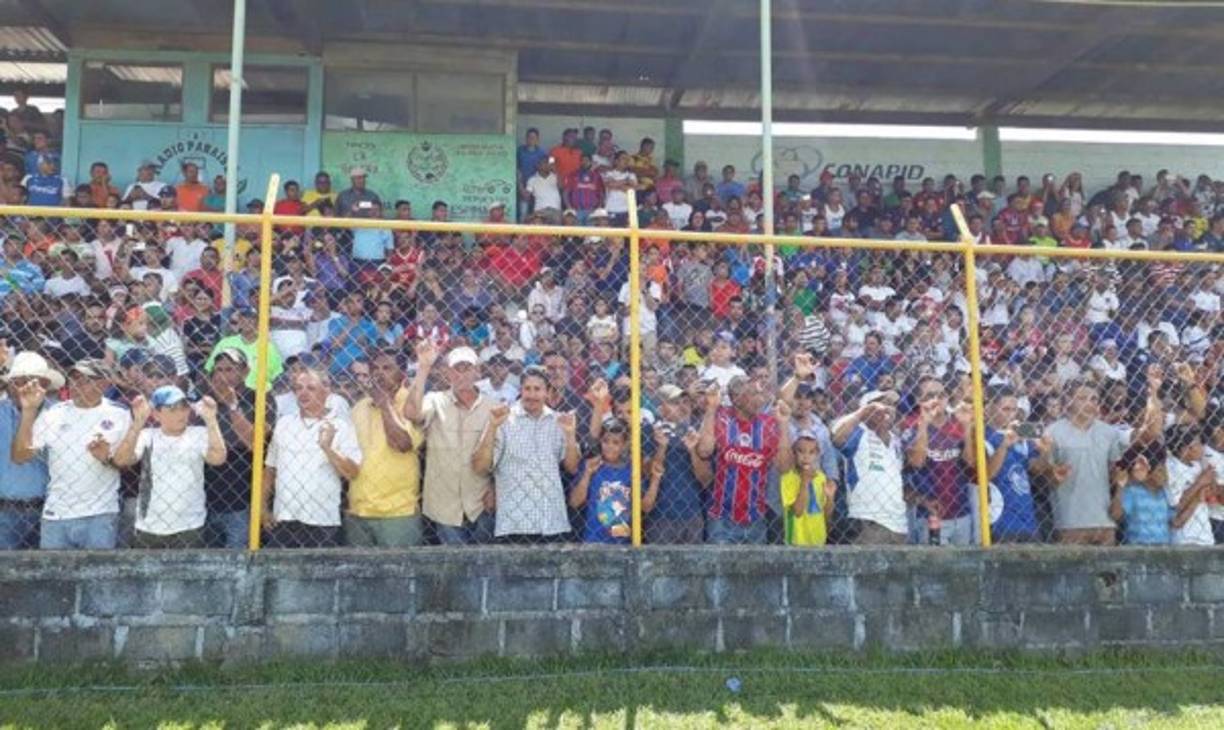 El estadio Oro Verde lució abarrotado para ver al Olimpia.