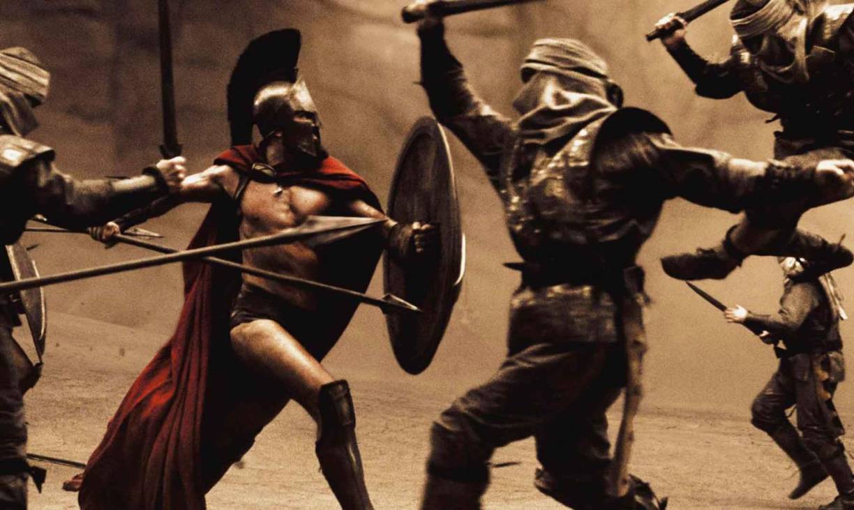 Entre los accidentes más impactantes, Butler mencionó el caso de un compañero que resultó gravemente herido por una lanza durante una de las secuencias de lucha, aunque no dio más detalles específicos sobre cada incidente.