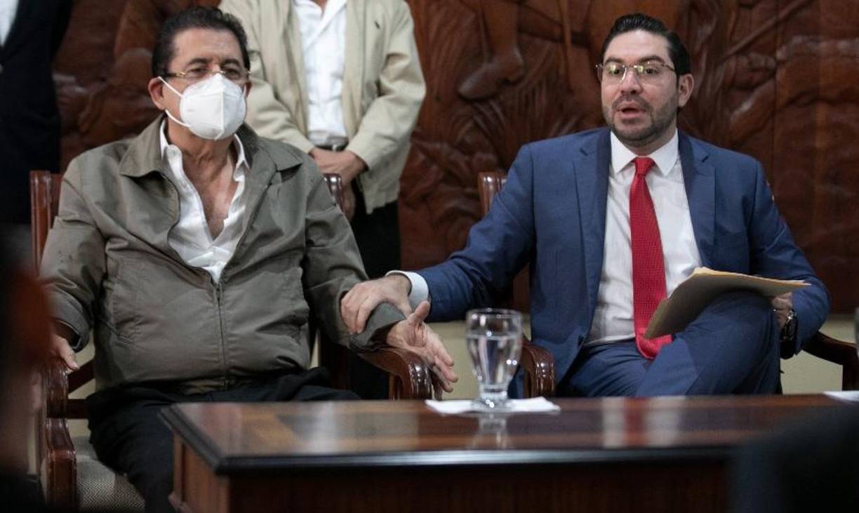 FOTOS: Manuel Zelaya recibe a Jorge Cálix como el hijo pródigo tras firmar acuerdo