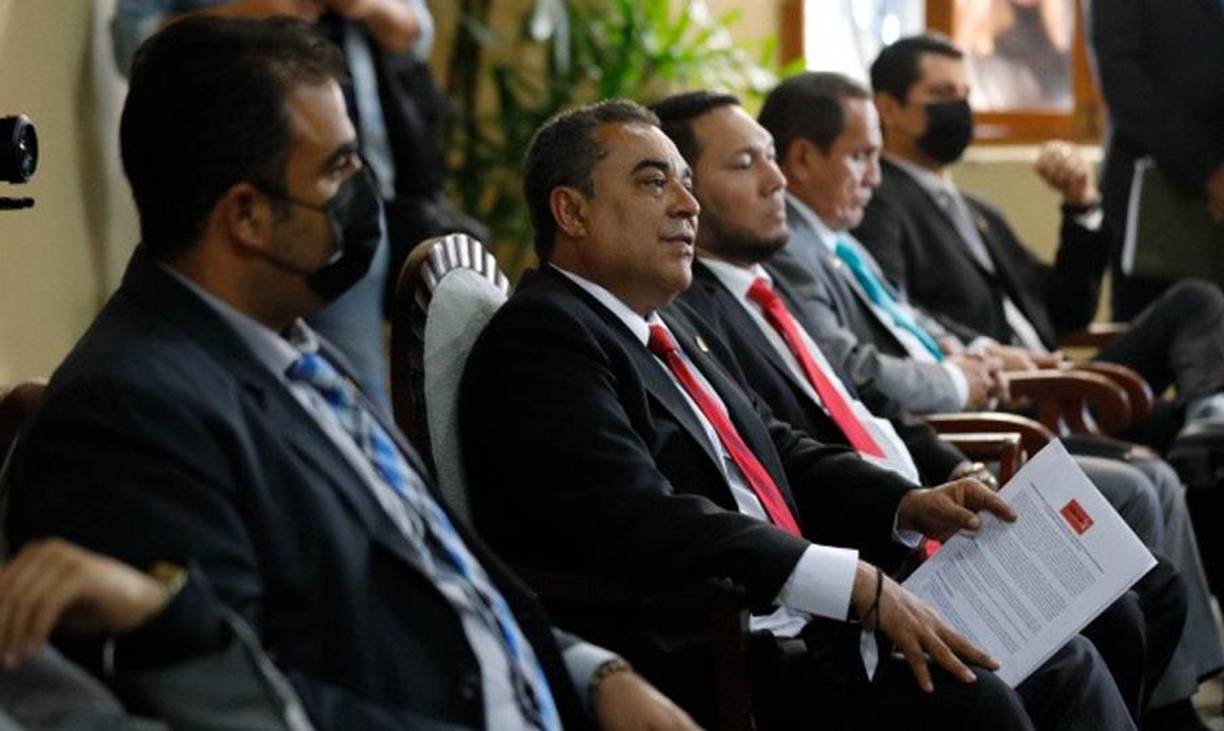 “Estamos dispuestos a respetar la decisión de apoyar al Diputado Luis Rolando Redondo Guifarro para presidir la Junta Directiva del Congreso Nacional”, indica el acuerdo.