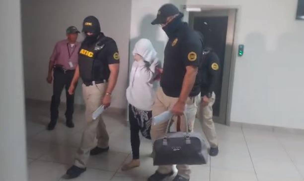 La fiscal Medina, quien fue capturada el miércoles en su residencia en San Pedro Sula, fue enviada a la cárcel de mujeres en Támara. 