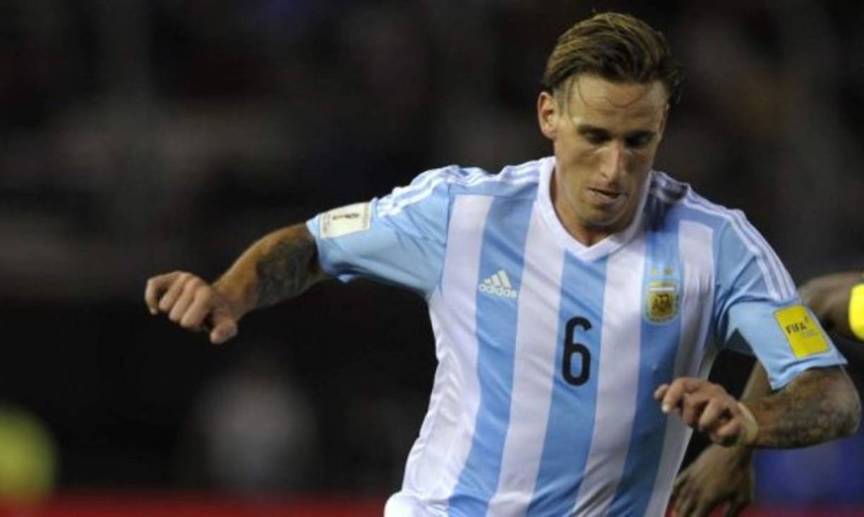 El volante Lucas Biglia, 32 años, preso de la frustración por un nuevo fracaso argentino, se despidió de su selección.