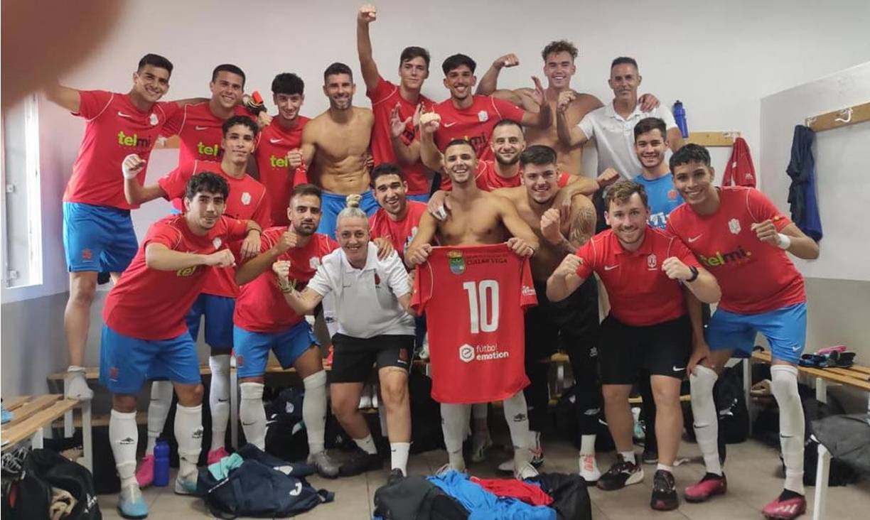 La apuesta del Cúllar Vega CF por Alejandra Jiménez le estaba saliendo bien con el equipo cullero en zona de play off, pero una antigua lesión de rodilla de la entrenadora hizo que la exjugadora tuviera que abandonar el banquillo.