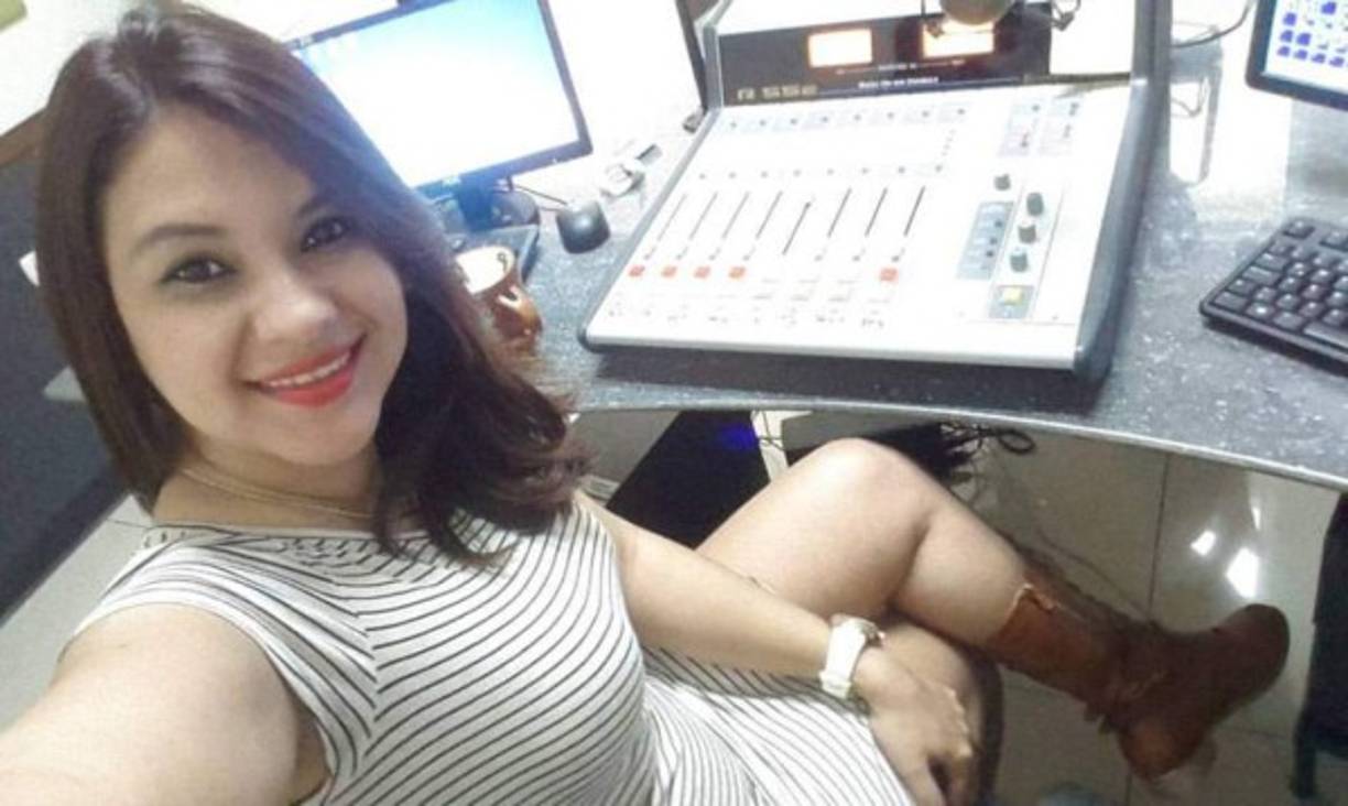 De lunes a viernes de 6:00 pm a 10 en elprograma Los Dueños de la Noche. La cita para escucharla y relajarnos con su voz.