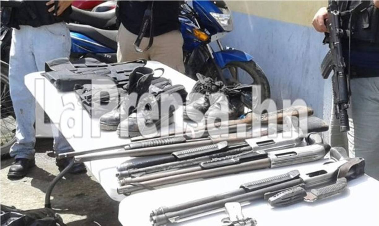 Las armas encontradas en el allanamiento ya están en poder de las autoridades policiales.