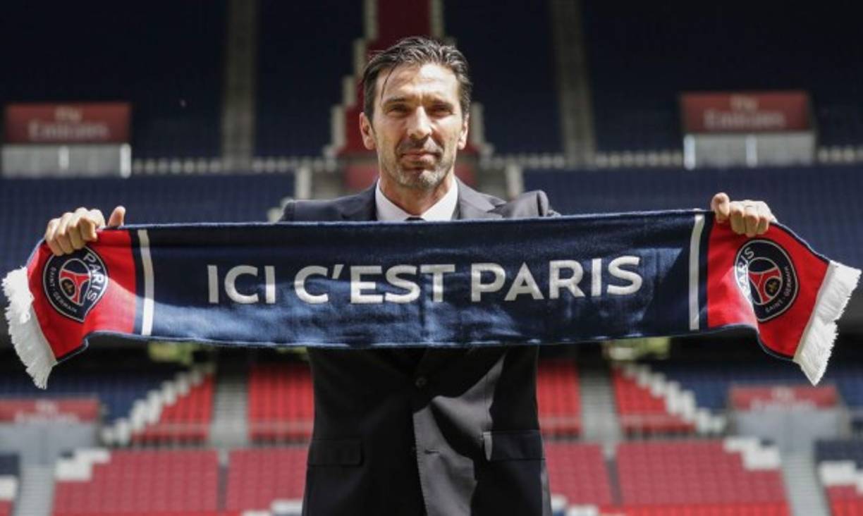 Gianluiggi Buffon ya es oficialmente jugador del Paris Saint Germain. El portero italiano fue presentado a la altura de su gran figura pero, a pesar de llegar para ayudar al PSG a lograr grandes objetivos, lo hizo con la humildad que le ha definido. “Nadie me dijo que voy a ser titular a priori. Siempre que he estado en el Parma, la Juventus o la selección me he ganado el puesto como titular en el campo”, matizó Buffon.