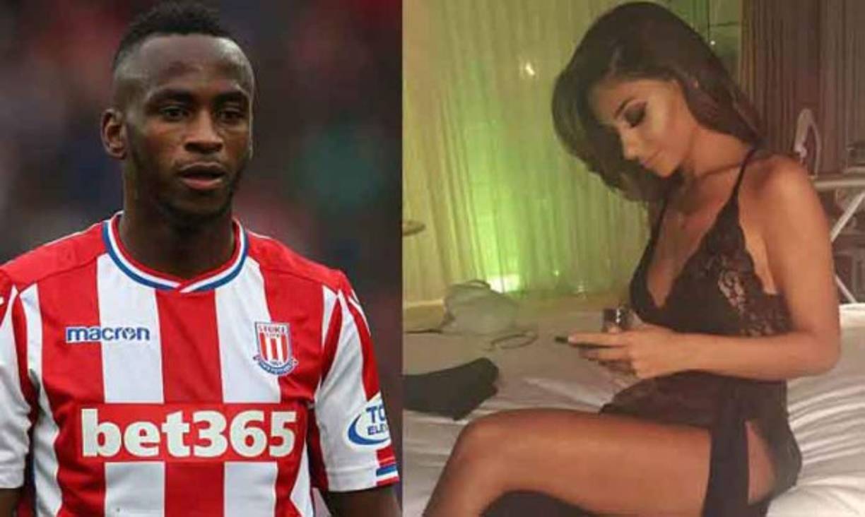 El futbolista estaba con su amante, ella es Chelsea Lovelace, una modelo inglesa famosa en Inglaterra.