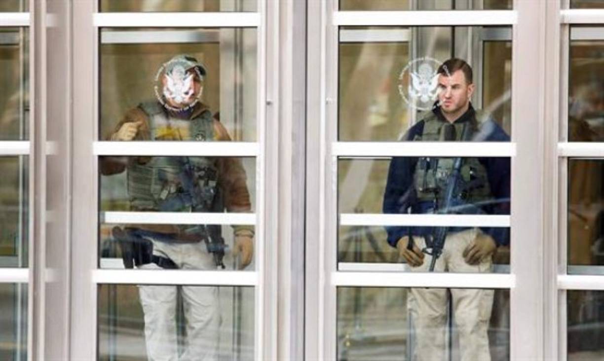 La cita de hoy, señalada para revisar el estatus de la causa y que se prolongó durante casi una hora, fue la segunda aparición de Guzmán ante la Corte, donde el pasado 20 de enero se declaró no culpable de los diecisiete cargos por los que está acusado.<br/>