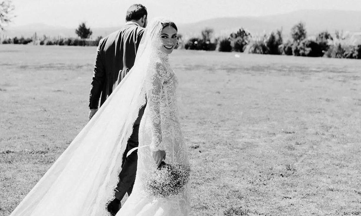 La ceremonia y recepción se realizó en la Hacienda Zotoluca, municipio de Apan, en el estado de Hidalgo, México. 
