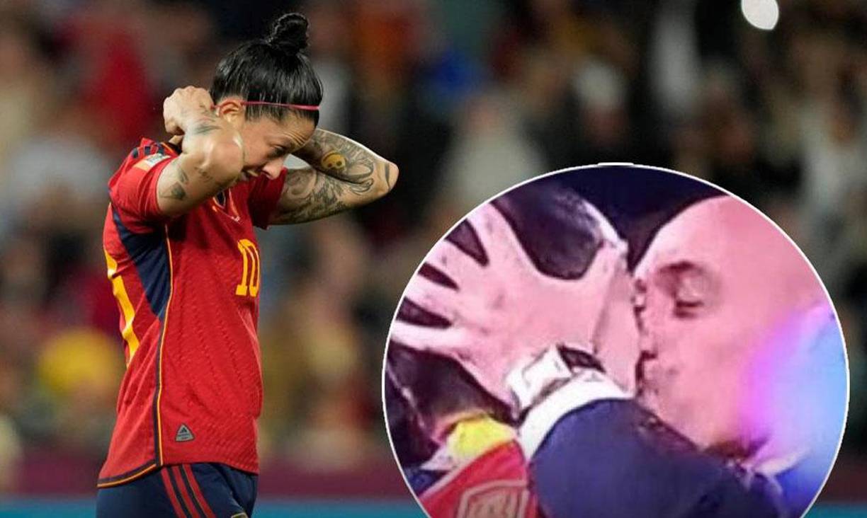 En medio de la alegría general por la corona mundial lograda por España en Australia, un beso en la boca del presidente de la Federación Española de Fútbol (RFEF), <b>Luis Rubiales</b>, a la jugadora Jenni Hermoso, ha corrido como la pólvora en redes.