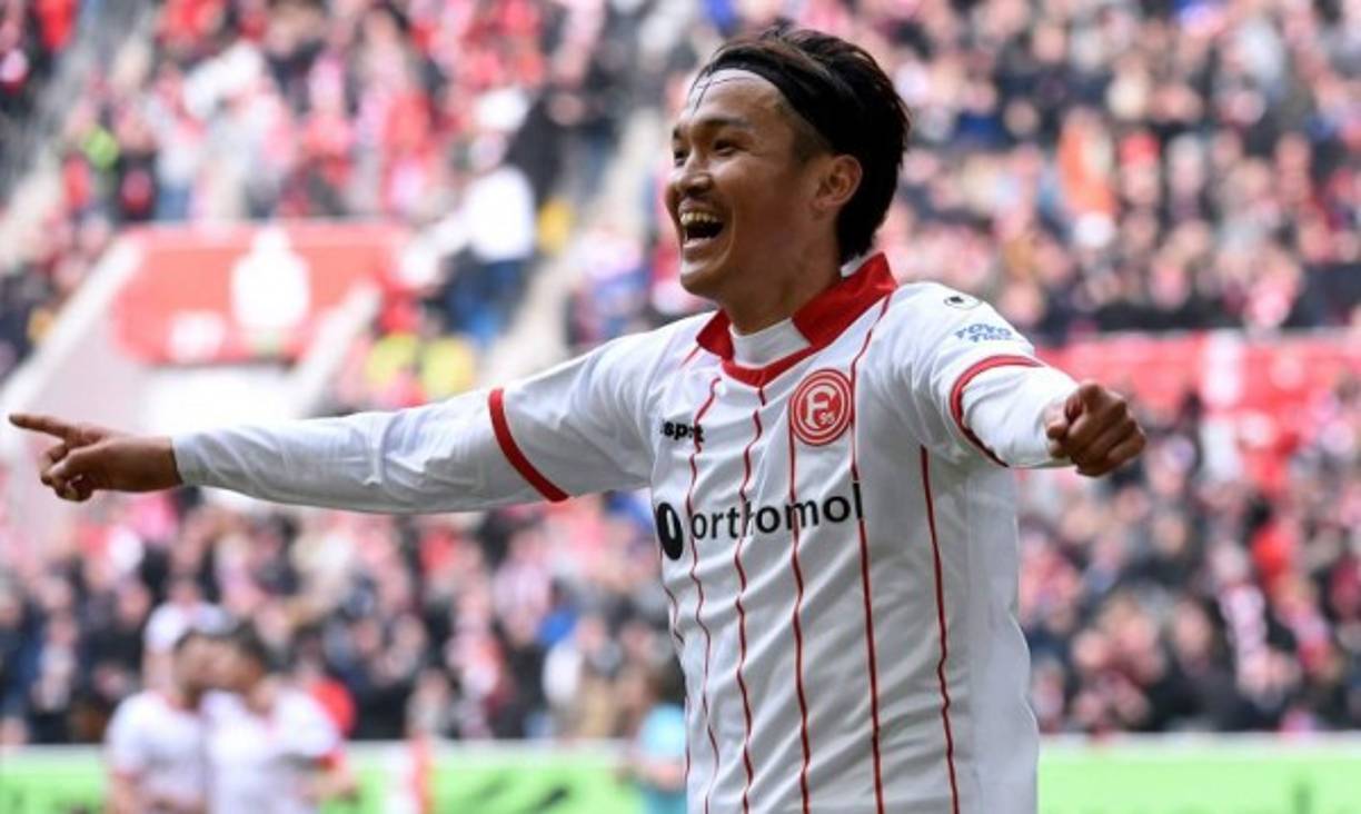 El Düsseldorf vuelve a obtener la cesión del medio-ofensivo japonés Takashi Usami por una temporada.