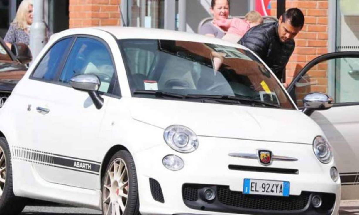 Sergio Romero: El portero argentino del Manchester United cuenta con un humilde Fiat 500, algo que llamó la atención de la prensa inglesa que están acostumbrados a ver a jugadores en carros más lujosos.
