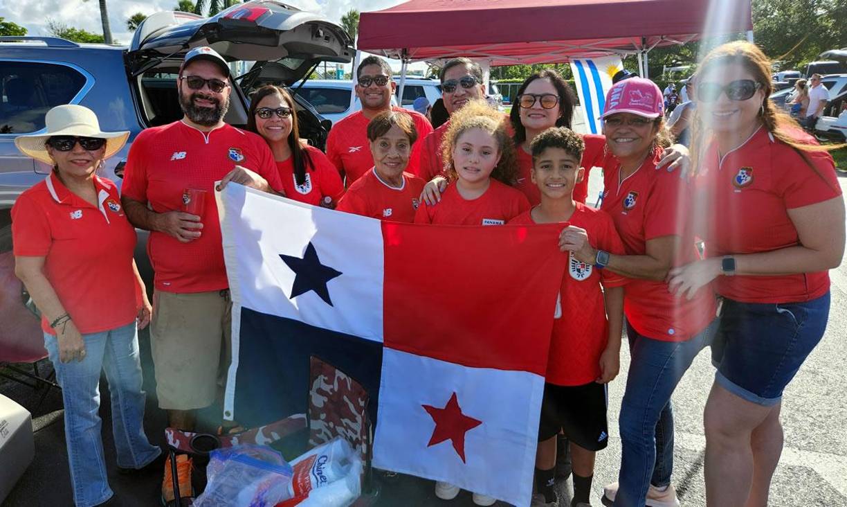 Asados, bailes, bellezas y visita especial: el ambientazo en el Uruguay-Panamá