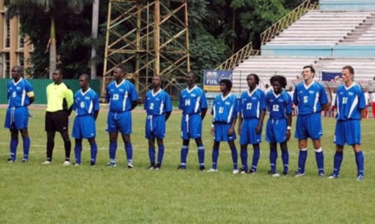 201 Turcas y Caicos. Después de haber formado una asociación de fútbol en 1996 y haberse unido a la FIFA en 1998, ésta selección hizo su primera aparición en una competición oficial, al haber entrado en las eliminatorias para el Mundial de 2002.