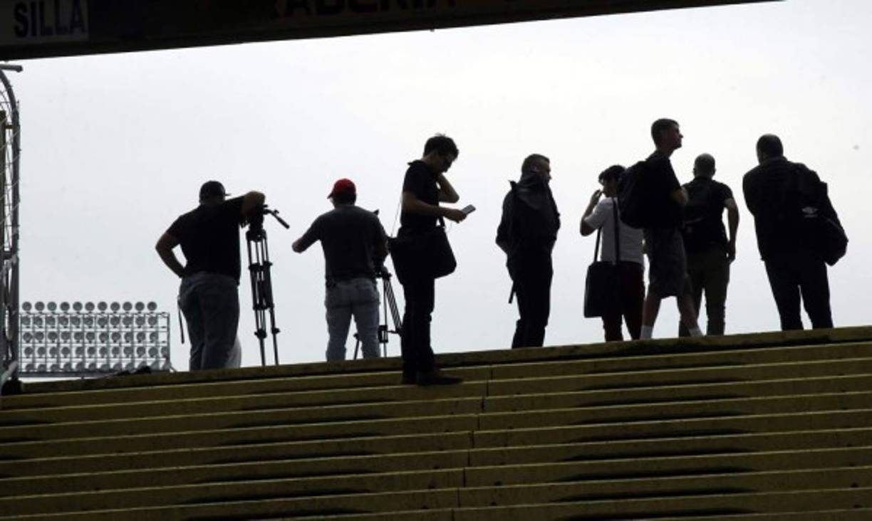 El acceso para la prensa deportiva fue muy corto en el reconocimiento de cancha.