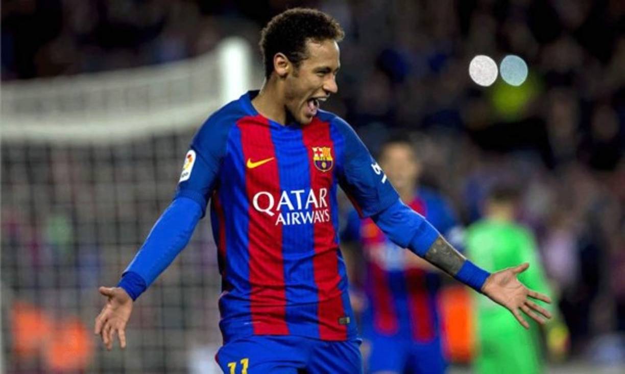 Neymar. El brasileño se está saliendo junto a Messi en el Barça esta temporada. Parece que ha encontrado definitivamente su sitio en el equipo culé y es una referencia arriba para sus compañeros, que le buscan porque sabe desequilibrar un partido. Junto a Suárez y a Messi, forma un tridente muy peligroso. Messi lo pone en el once ideal así que a este no tendrían que ficharle.